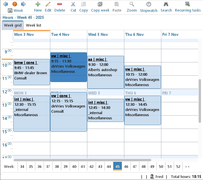 The week grid with hour bookings, the toolbar and the week navigator