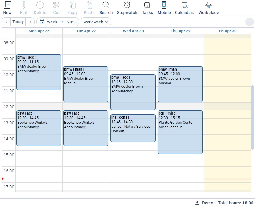 The week grid with hour bookings, the toolbar and the week navigator